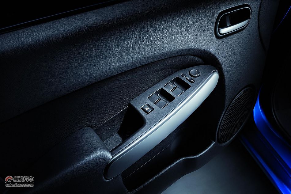 2011款马自达2炫动款内饰及细节