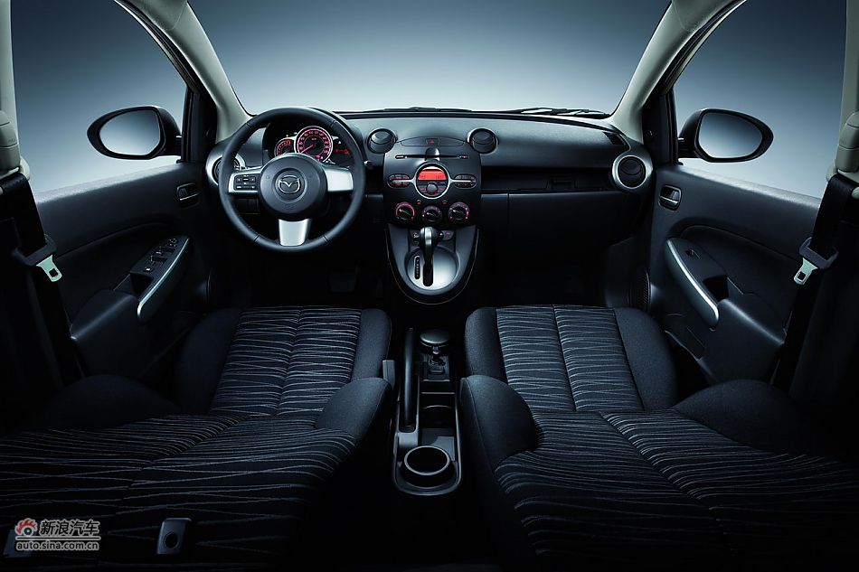 2011款马自达2炫动款内饰及细节