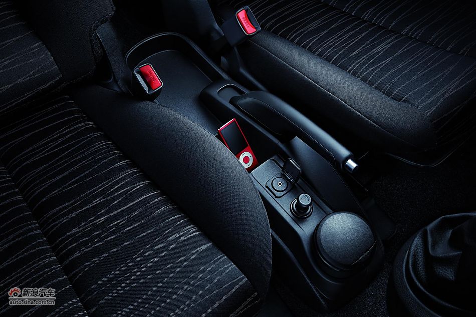 2011款马自达2炫动款内饰及细节