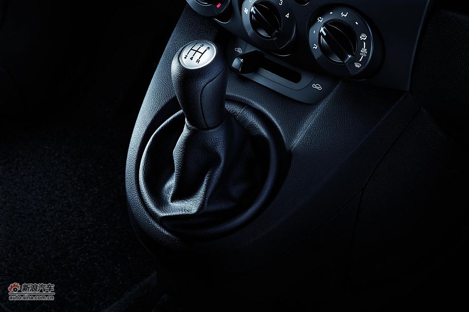 2011款马自达2炫动款内饰及细节