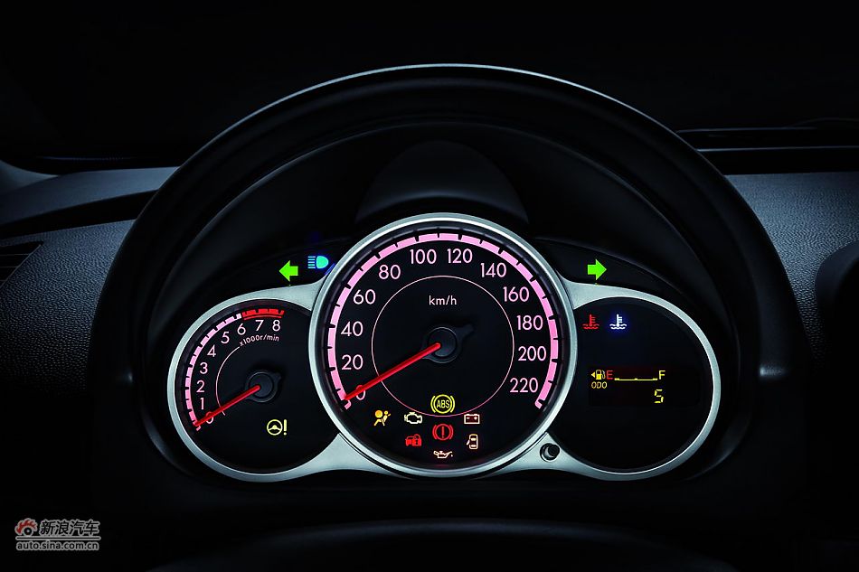 2011款马自达2炫动款内饰及细节