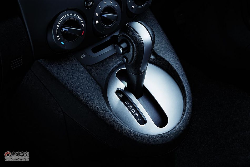 2011款马自达2炫动款内饰及细节