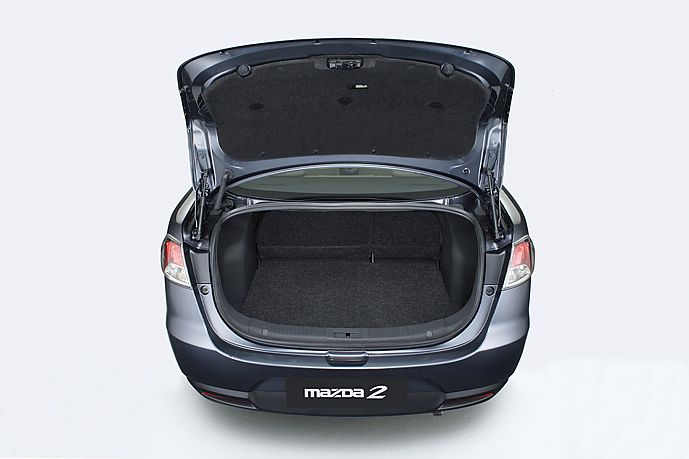 全新马自达2三厢轿车