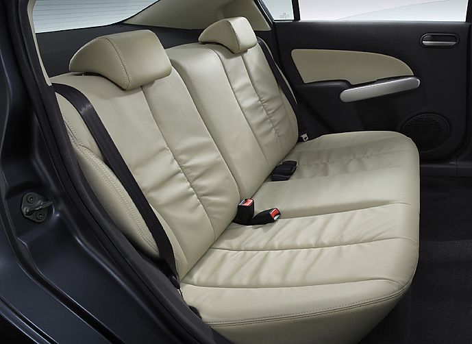 全新马自达2三厢轿车