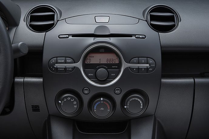 全新马自达2三厢轿车