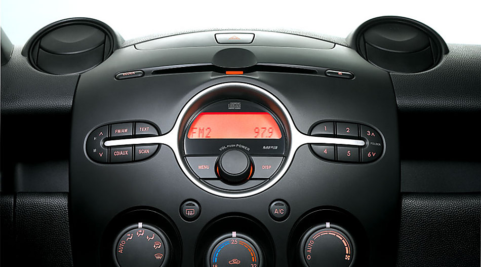 两厢马自达2内饰