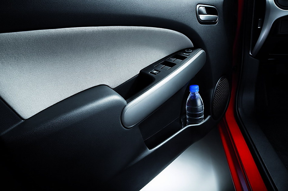 两厢马自达2内饰