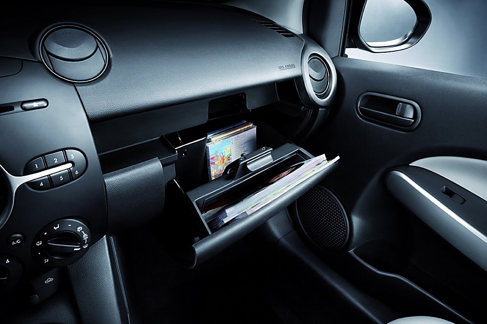 两厢马自达2内饰