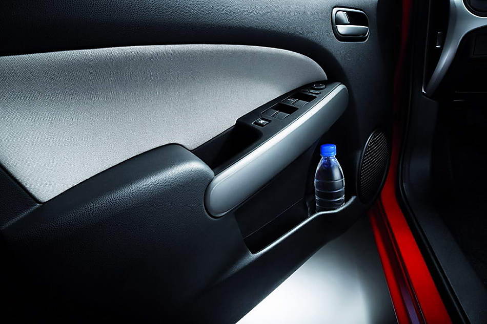 两厢马自达2内饰