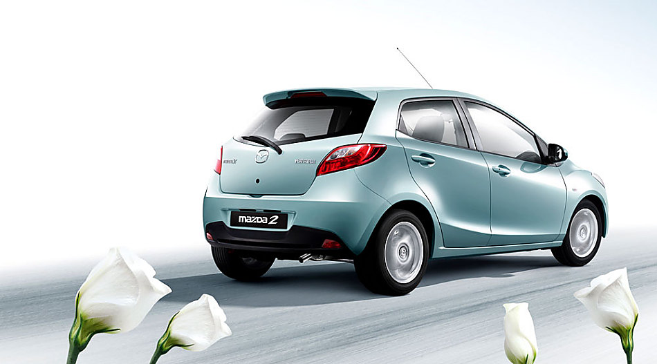 两厢马自达2外观