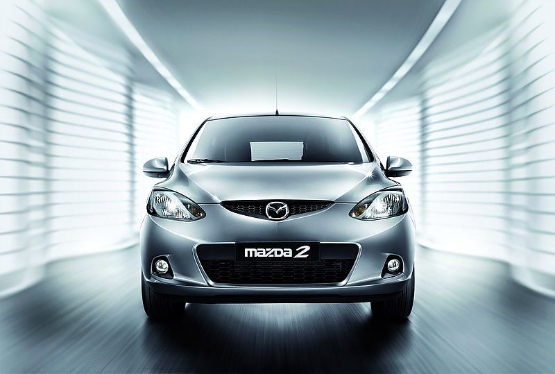 两厢马自达2外观