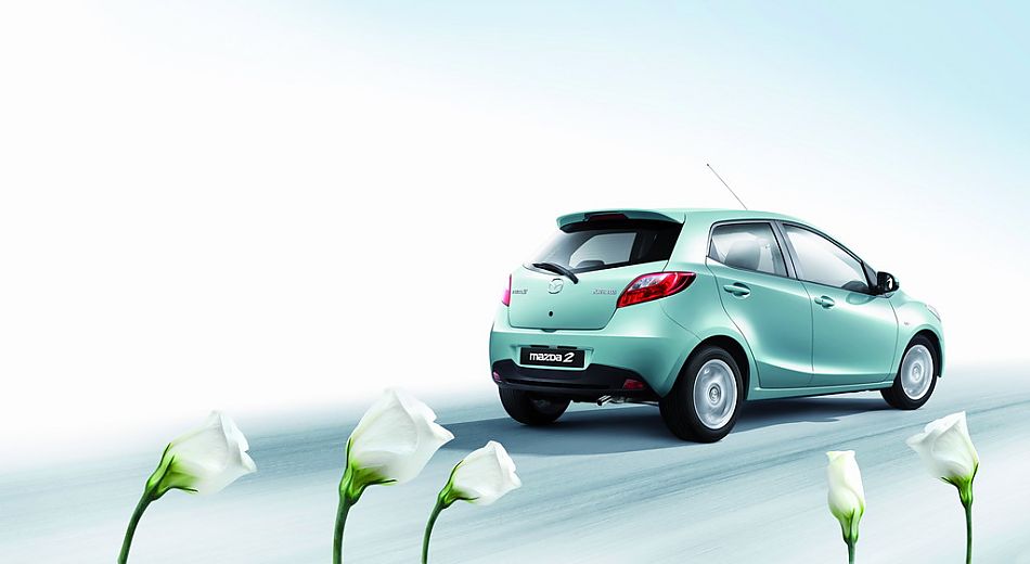 两厢马自达2外观