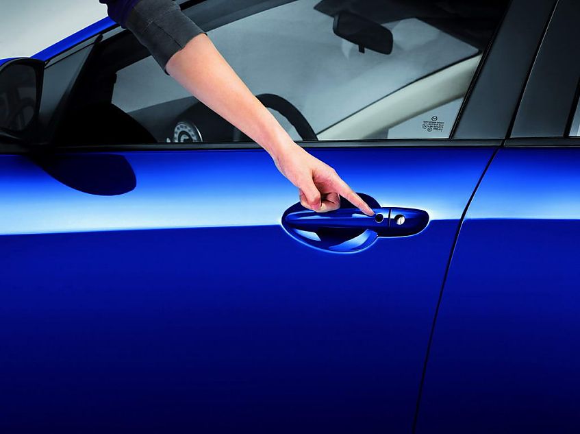 马自达2 1.5L天窗版智能钥匙开门