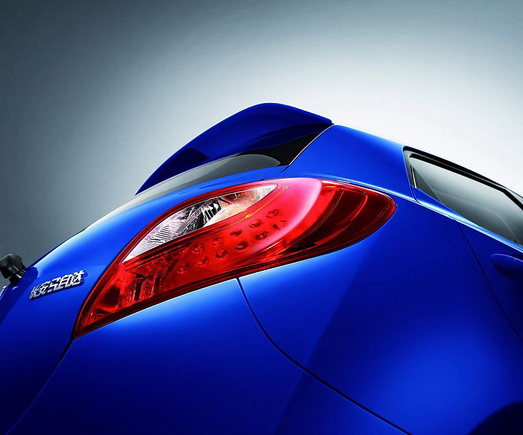 马自达2 1.5L天窗版外观