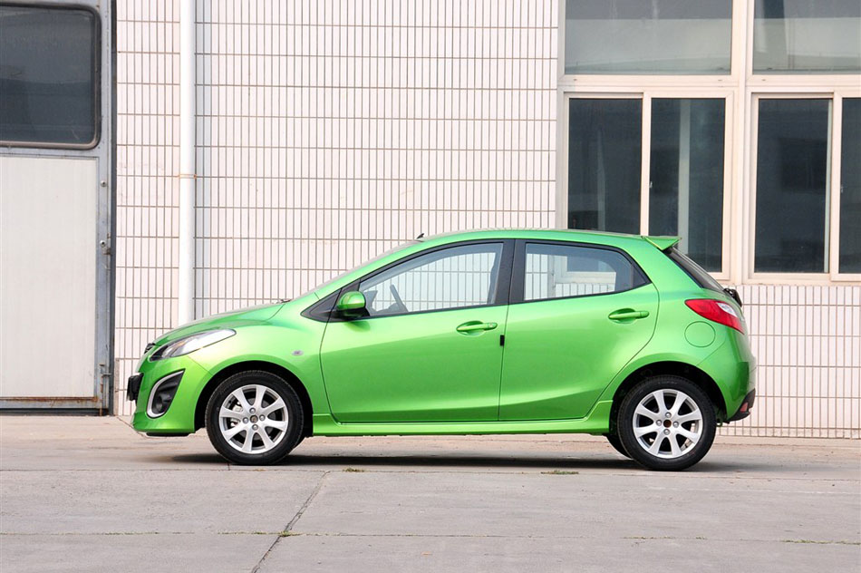 2012款 两厢炫动 1.5L 自动豪华版 外观