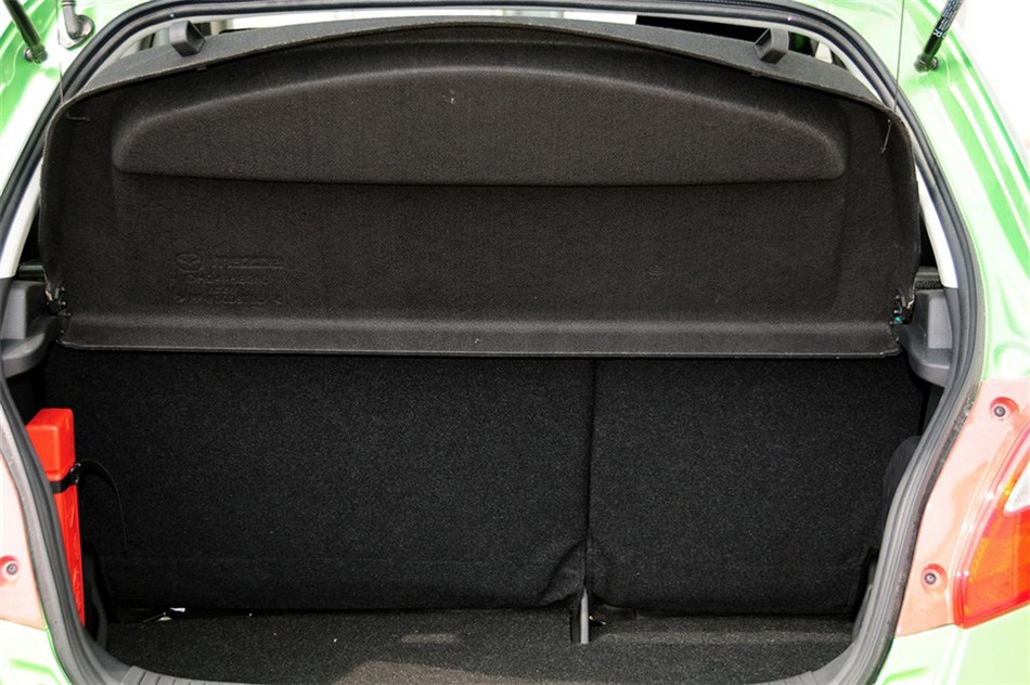 2012款 两厢炫动 1.5L 自动豪华版 空间