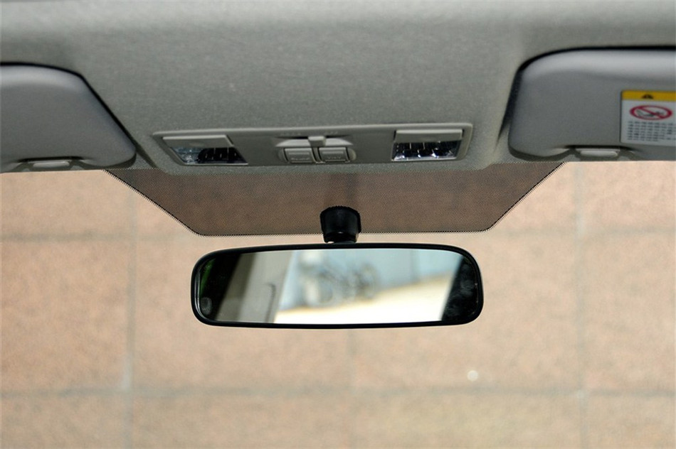 2012款 两厢炫动 1.5L 自动豪华版 空间