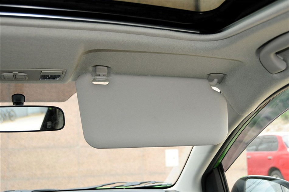 2012款 两厢炫动 1.5L 自动豪华版 空间