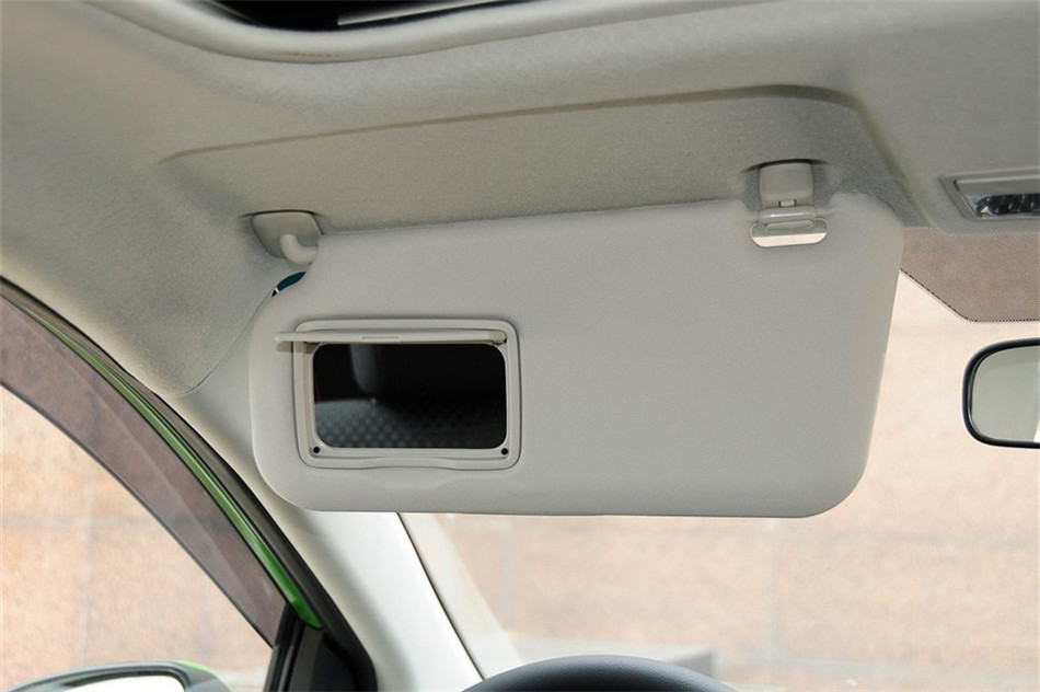 2012款 两厢炫动 1.5L 自动豪华版 空间