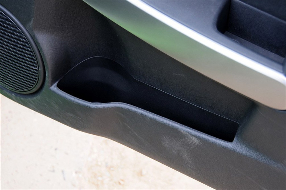 2012款 两厢炫动 1.5L 自动豪华版 空间