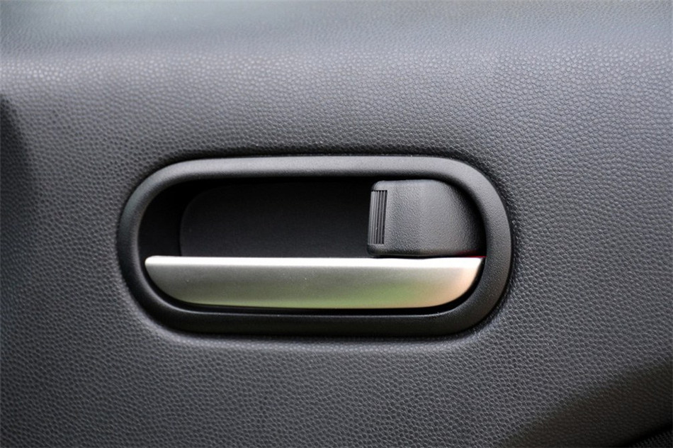 2012款 两厢炫动 1.5L 自动豪华版 空间