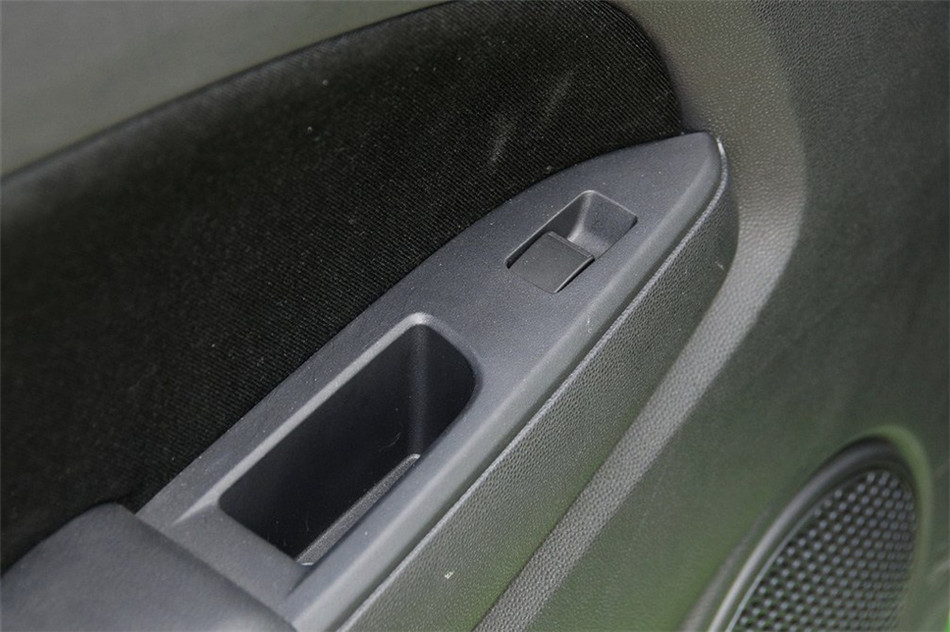 2012款 两厢炫动 1.5L 自动豪华版 空间