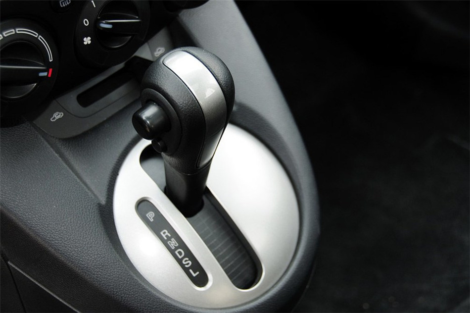 2012款 两厢炫动 1.5L 自动豪华版 内饰