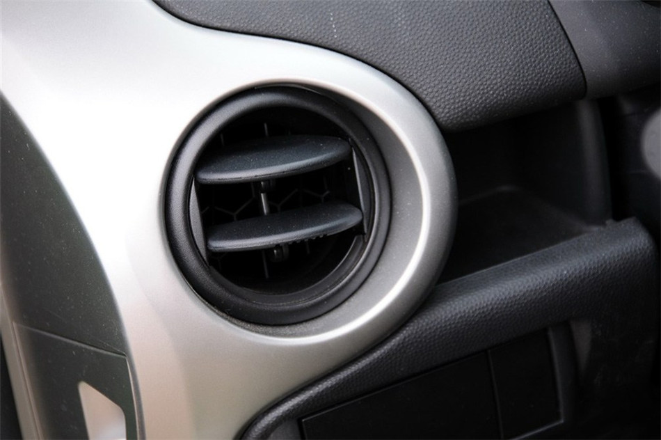 2012款 两厢炫动 1.5L 自动豪华版 内饰