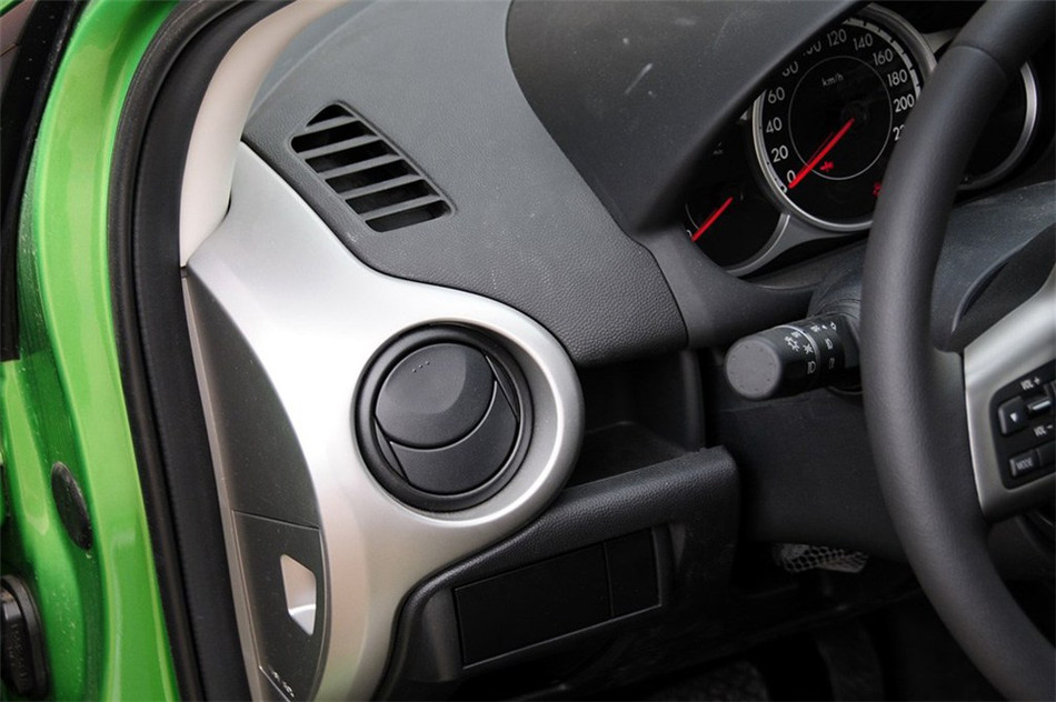 2012款 两厢炫动 1.5L 自动豪华版 内饰