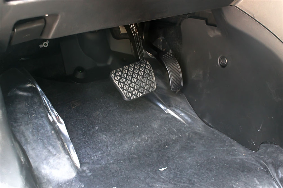 2012款 两厢炫动 1.5L 自动豪华版 内饰