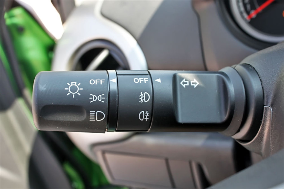 2012款 两厢炫动 1.5L 自动豪华版 内饰