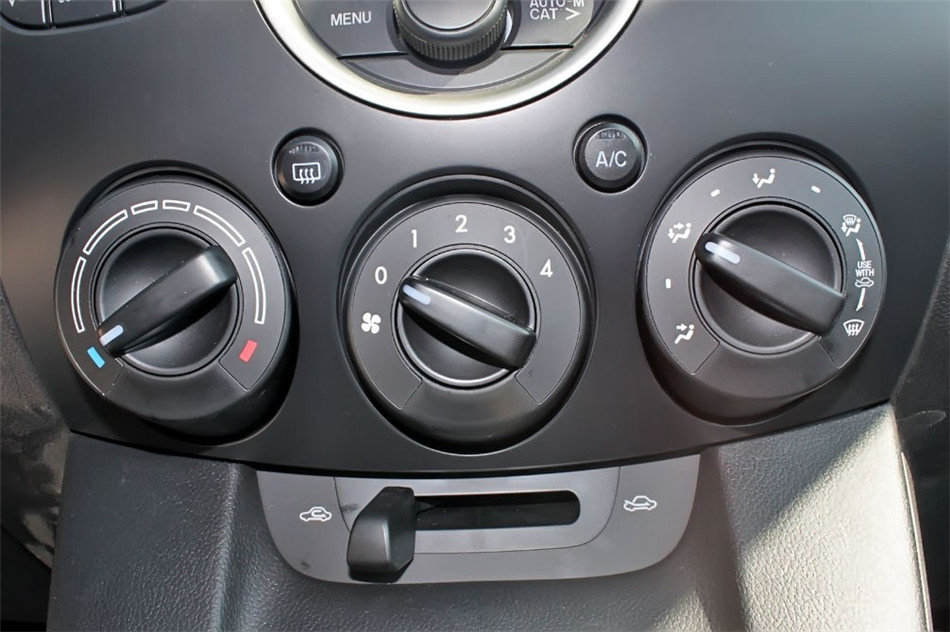 2012款 两厢炫动 1.5L 自动豪华版 内饰