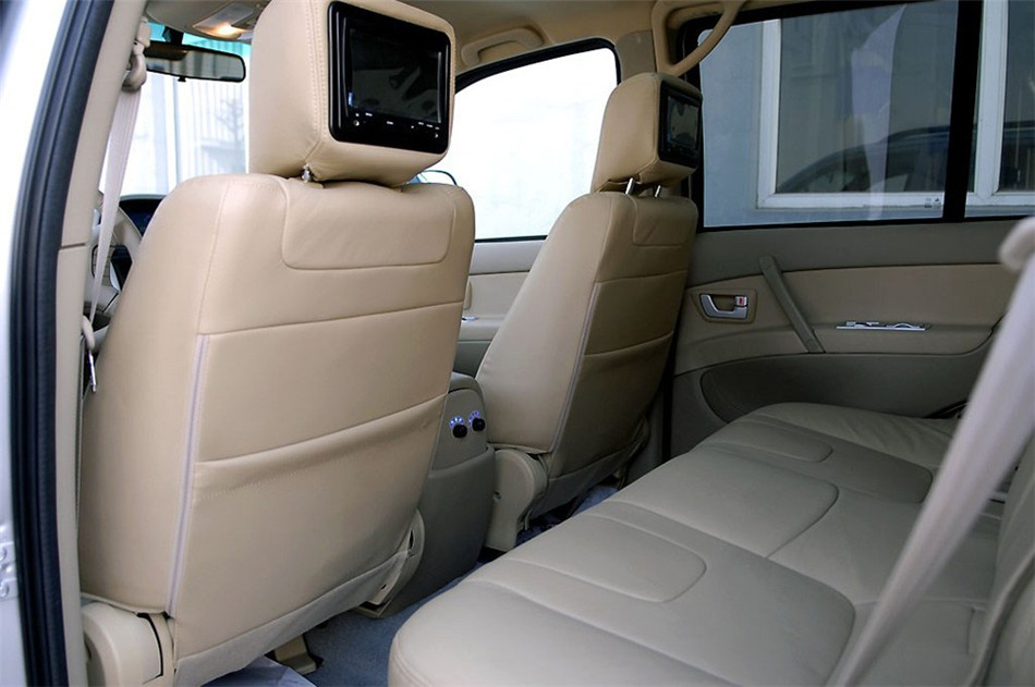 2.4L 四驱 MT 豪华型 座椅空间