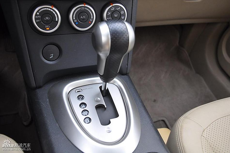 逍客2.0四驱自动实拍图