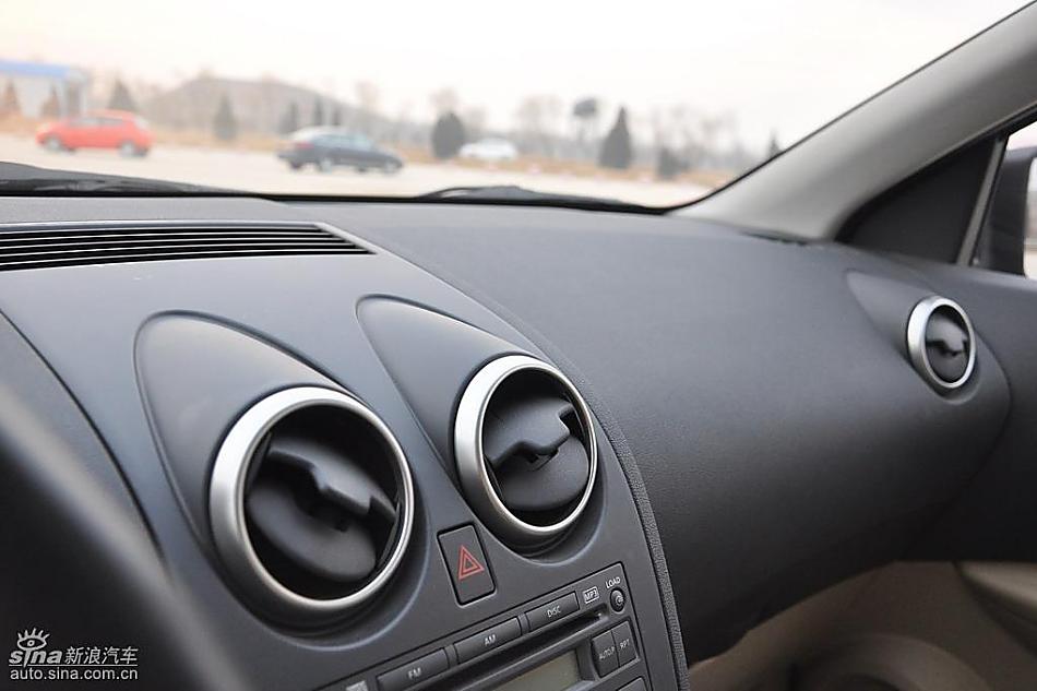 逍客2.0四驱自动实拍图