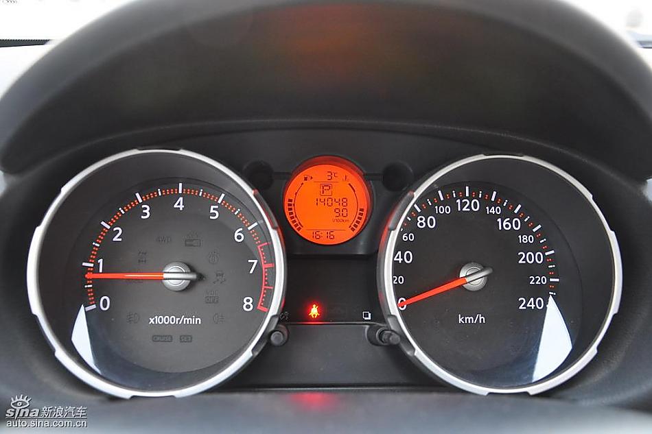 逍客2.0四驱自动实拍图