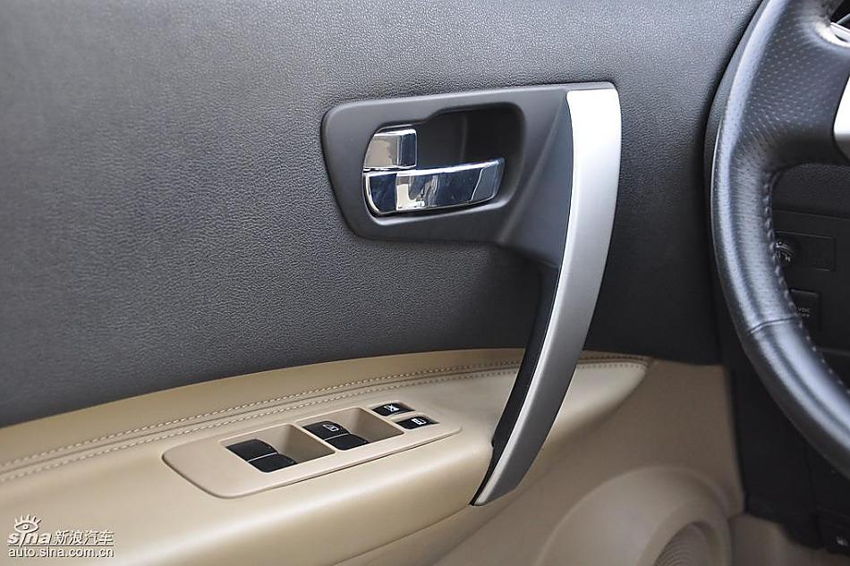 逍客2.0四驱自动实拍图