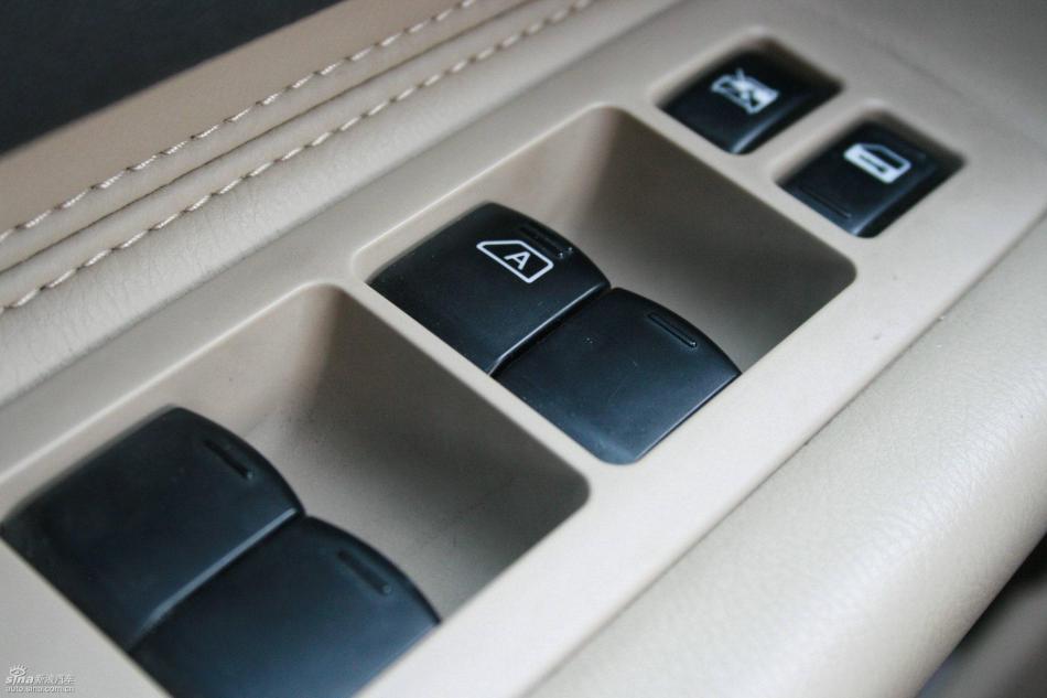 逍客2.0XV四驱自动