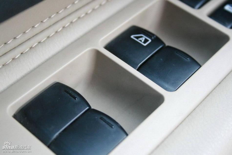 逍客2.0XV四驱自动