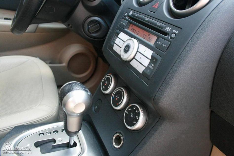 逍客2.0XV四驱自动