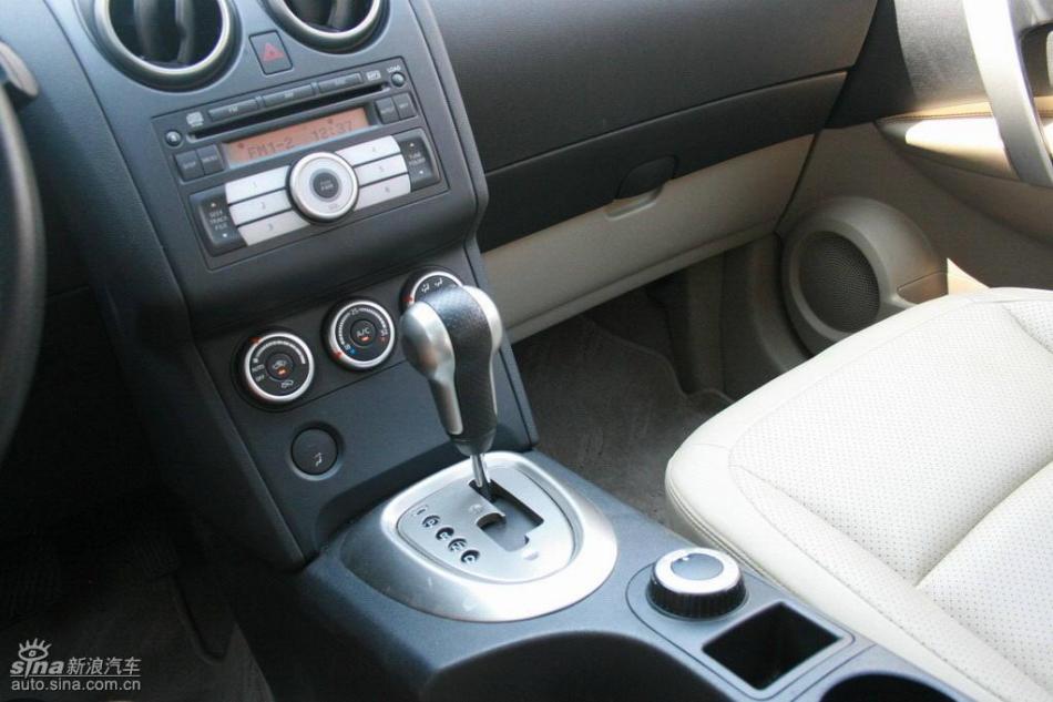 逍客2.0XV四驱自动