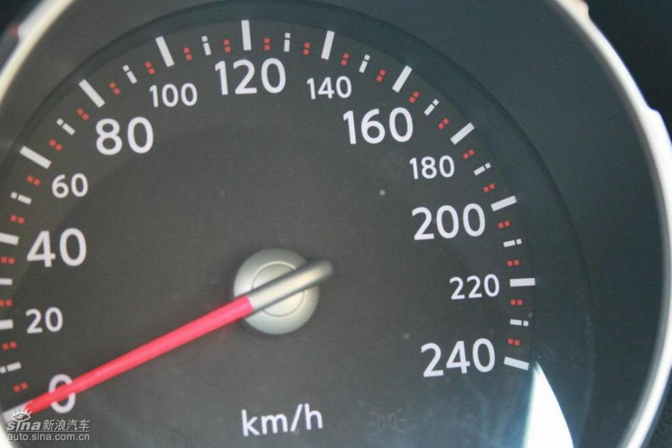 逍客2.0XV四驱自动