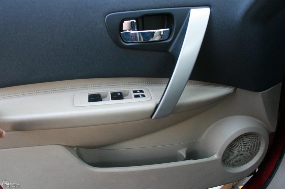 逍客2.0XV四驱自动