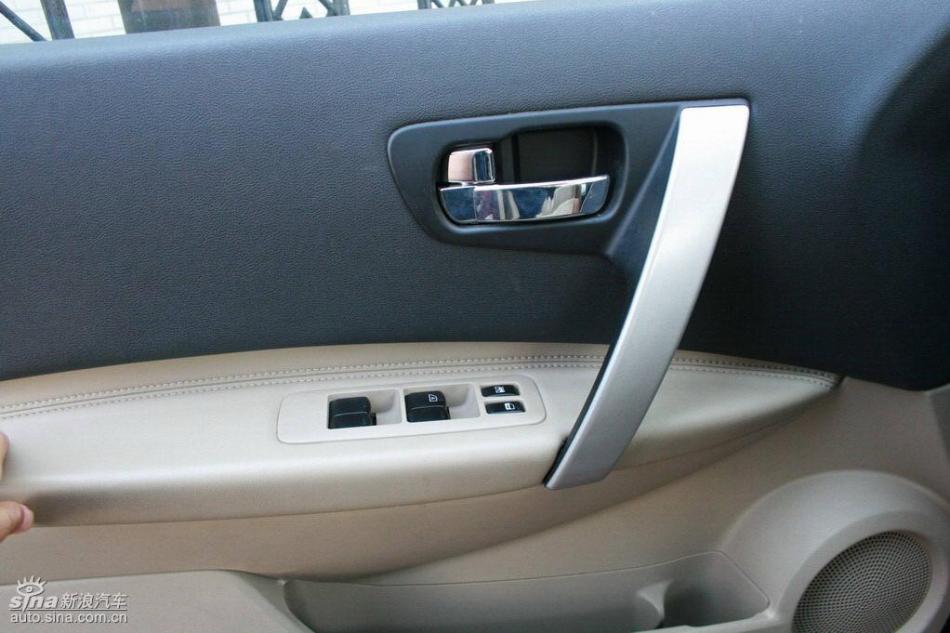 逍客2.0XV四驱自动