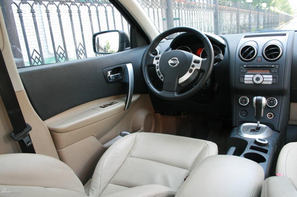 逍客2.0XV四驱自动