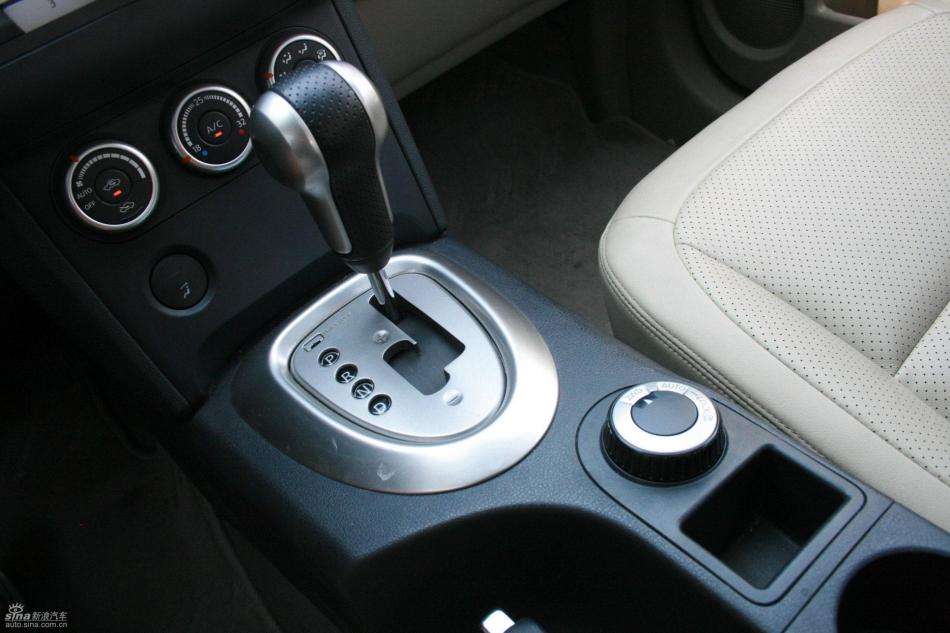 逍客2.0XV四驱自动