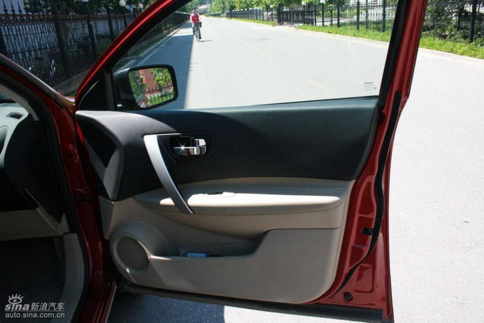 逍客2.0XV四驱自动