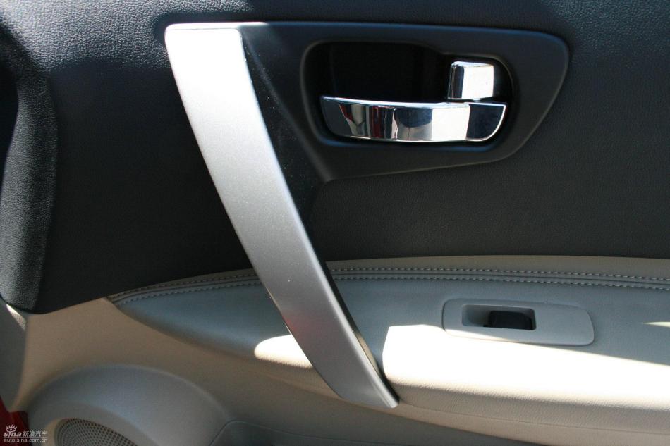 逍客2.0XV四驱自动