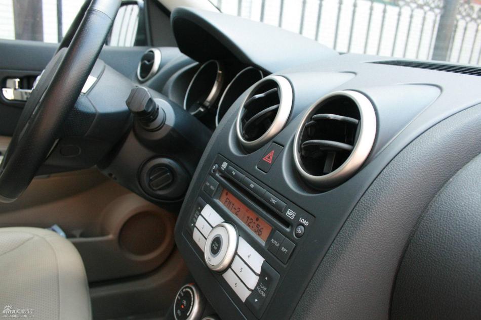 逍客2.0XV四驱自动