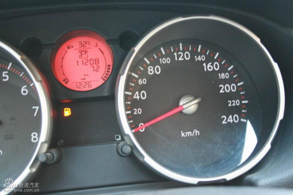 逍客2.0XV四驱自动